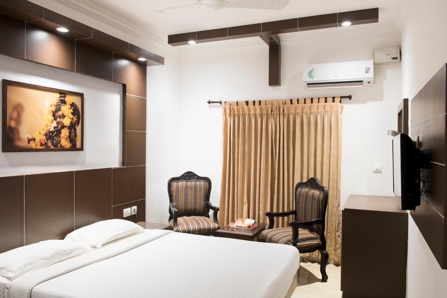 The Vyshakh Hotel Guruvāyūr Kültér fotó