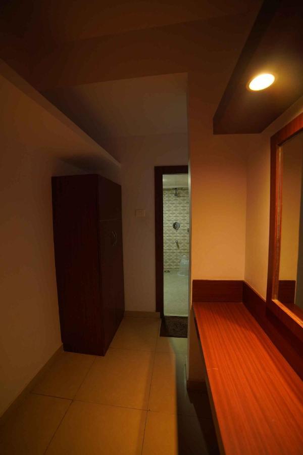 The Vyshakh Hotel Guruvāyūr Kültér fotó