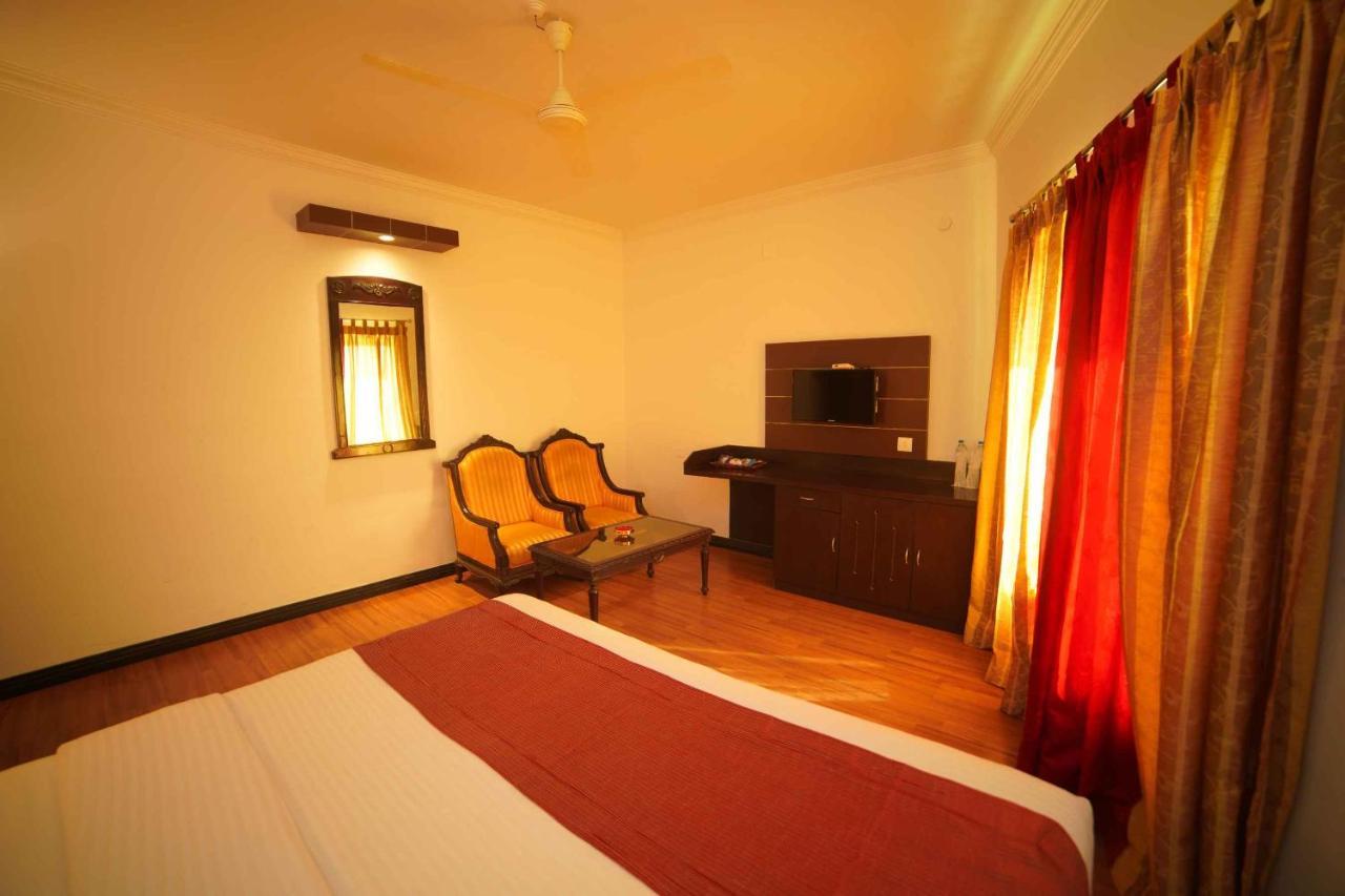 The Vyshakh Hotel Guruvāyūr Kültér fotó