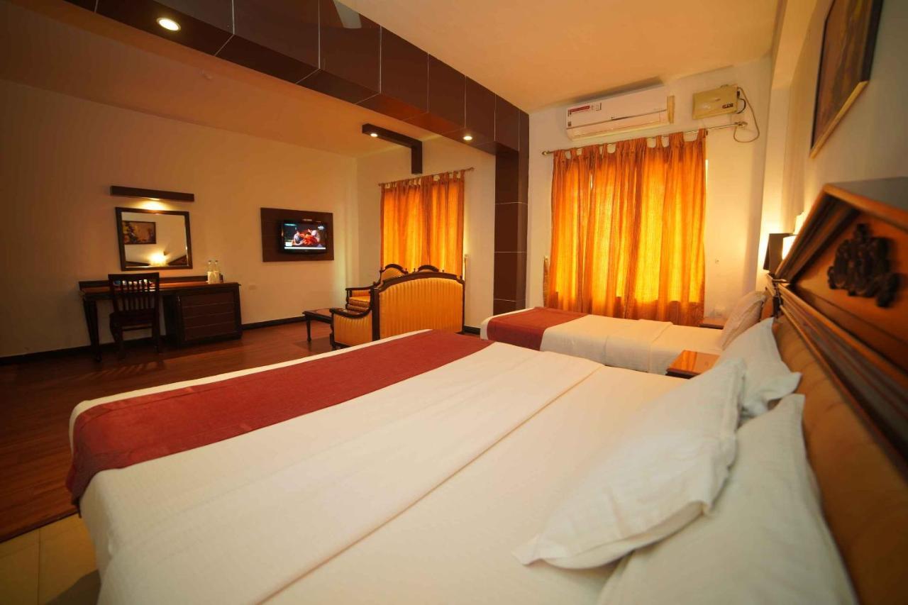 The Vyshakh Hotel Guruvāyūr Kültér fotó