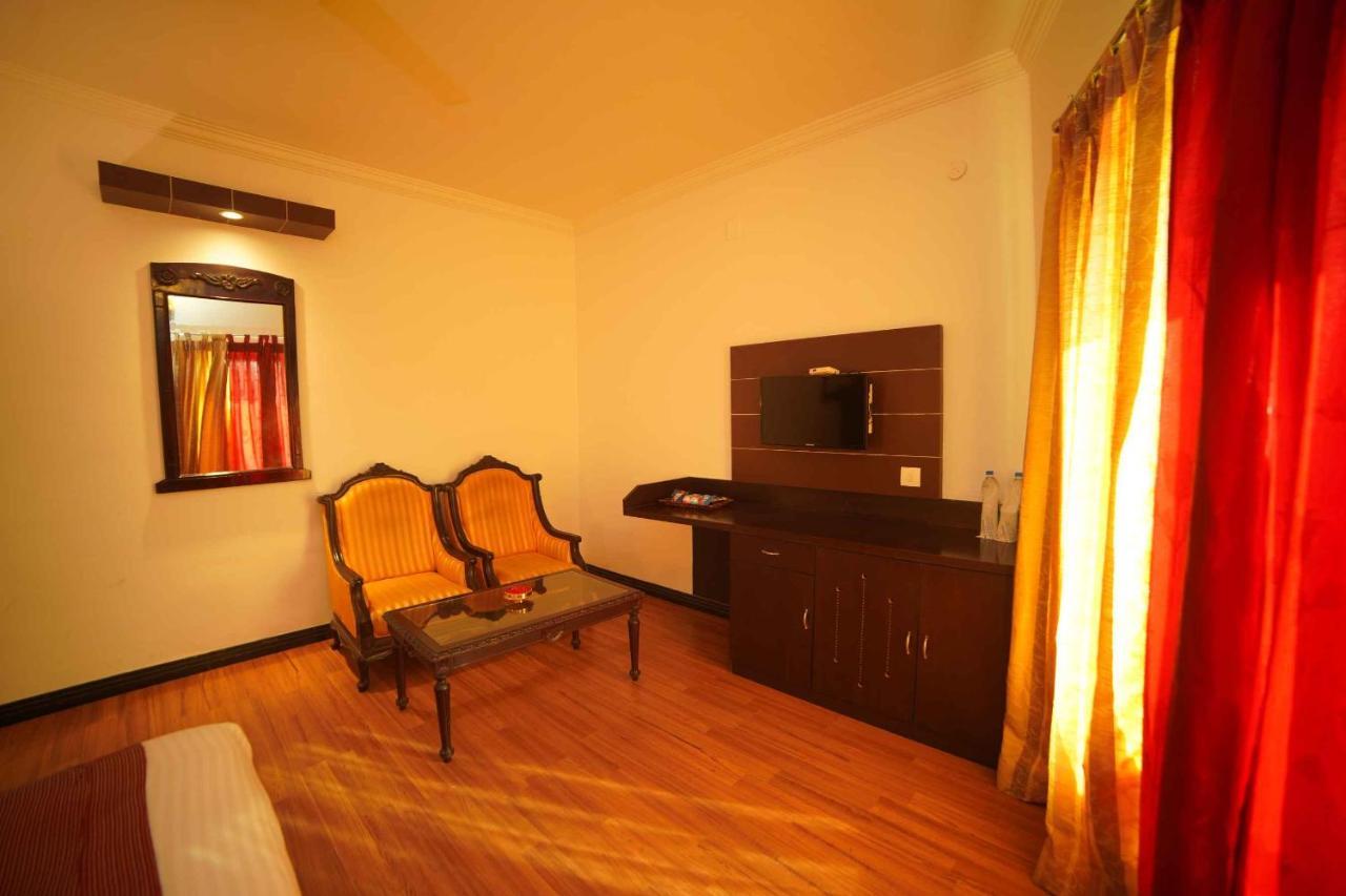The Vyshakh Hotel Guruvāyūr Kültér fotó