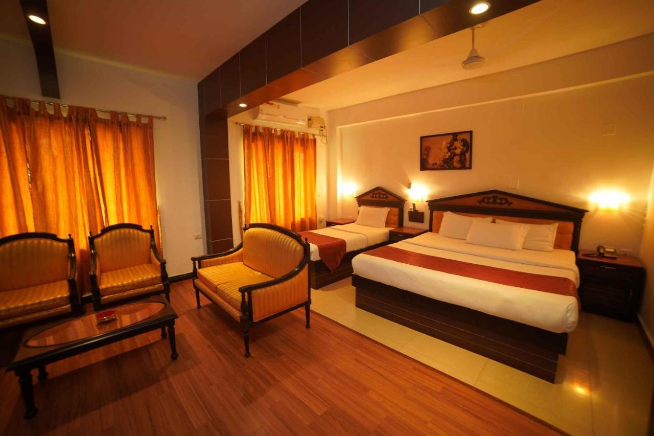 The Vyshakh Hotel Guruvāyūr Kültér fotó
