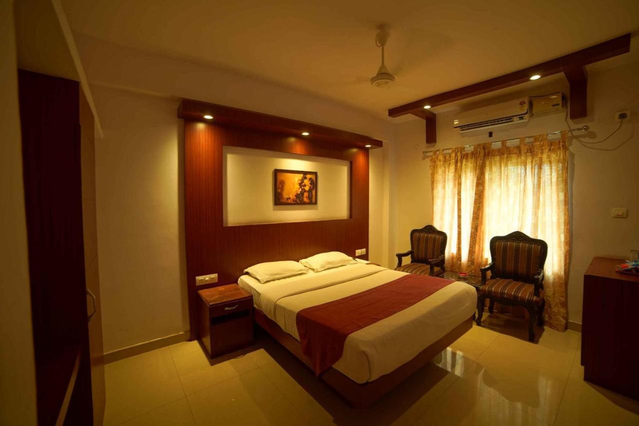 The Vyshakh Hotel Guruvāyūr Kültér fotó