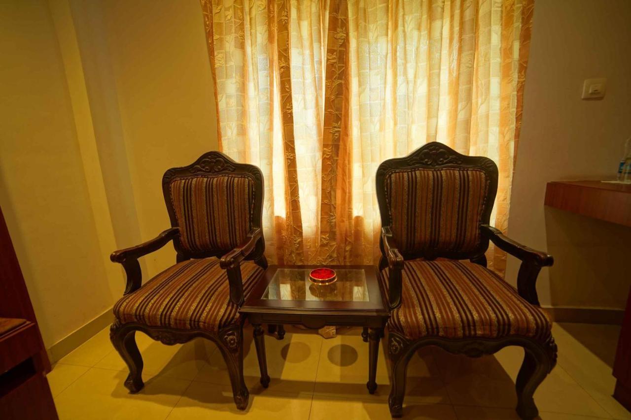 The Vyshakh Hotel Guruvāyūr Kültér fotó