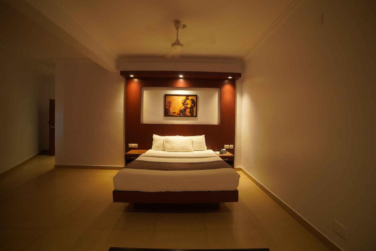 The Vyshakh Hotel Guruvāyūr Kültér fotó