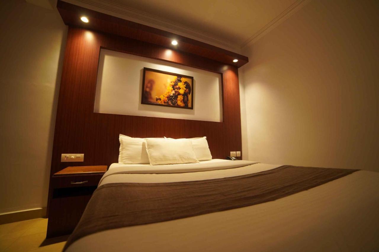 The Vyshakh Hotel Guruvāyūr Kültér fotó