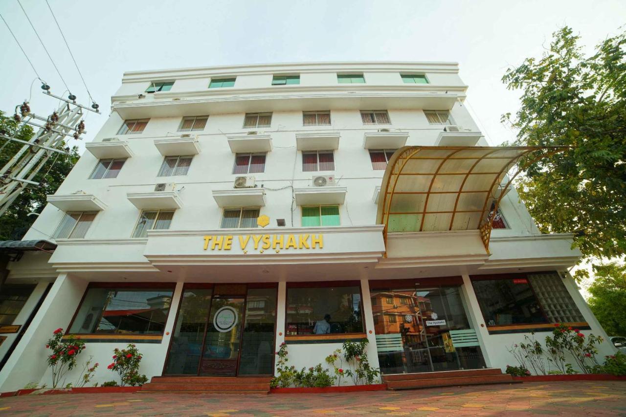 The Vyshakh Hotel Guruvāyūr Kültér fotó