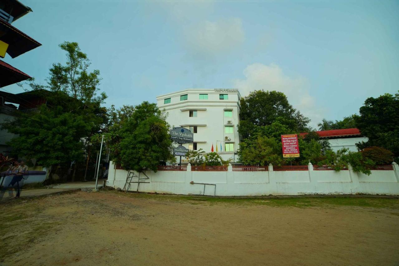 The Vyshakh Hotel Guruvāyūr Kültér fotó