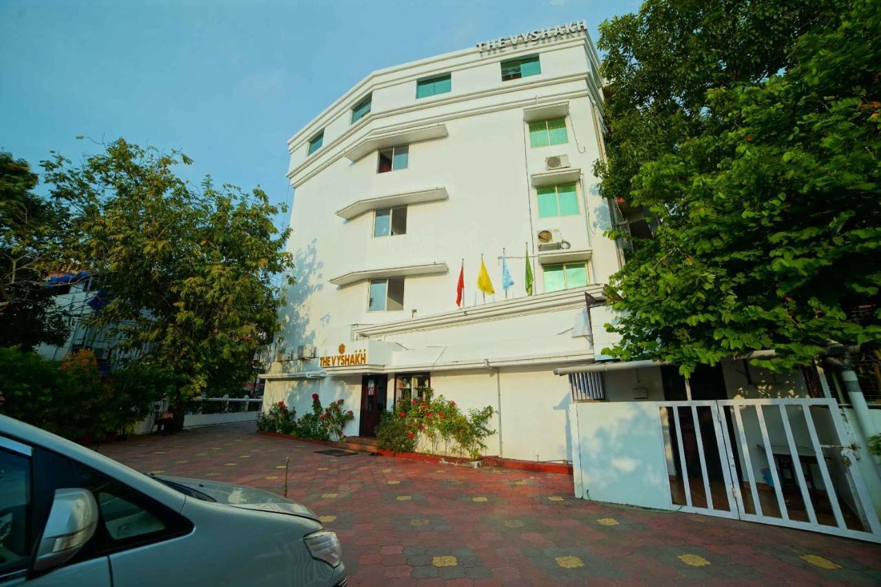 The Vyshakh Hotel Guruvāyūr Kültér fotó