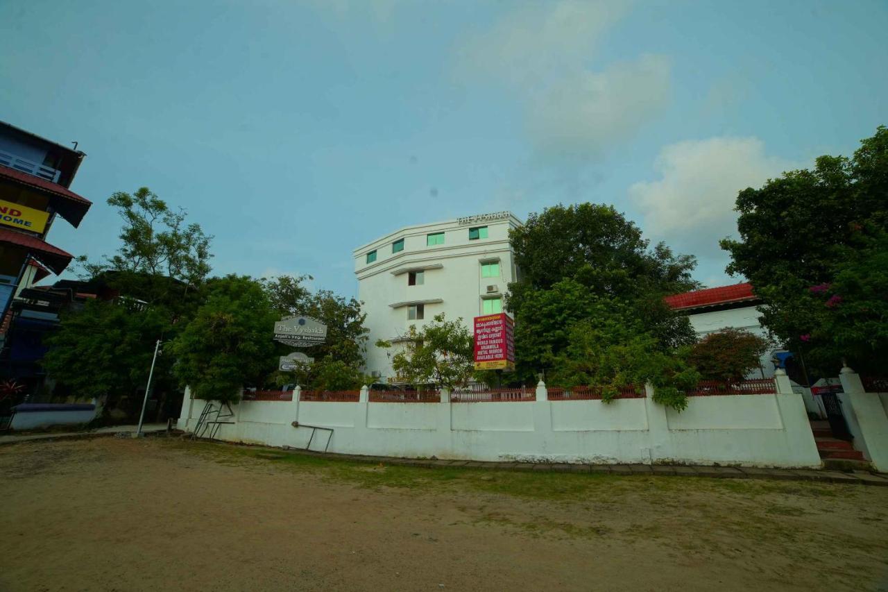 The Vyshakh Hotel Guruvāyūr Kültér fotó